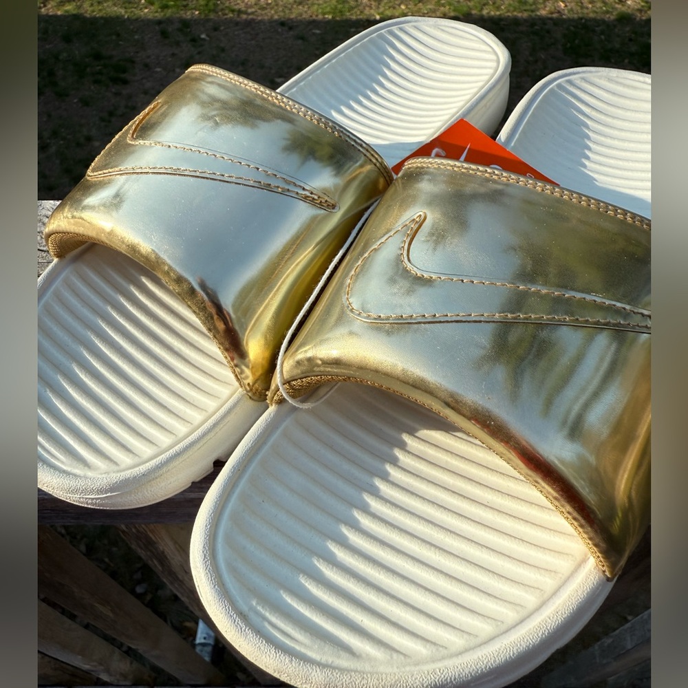NIKE BENASSI SOLARSOFT MENS 9 METALLIC GOLD SLIDES 696116-770 - Picture 6 of 9